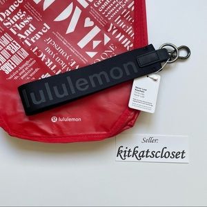 🆕 NWT lululemon never lost keychain - black/super dark